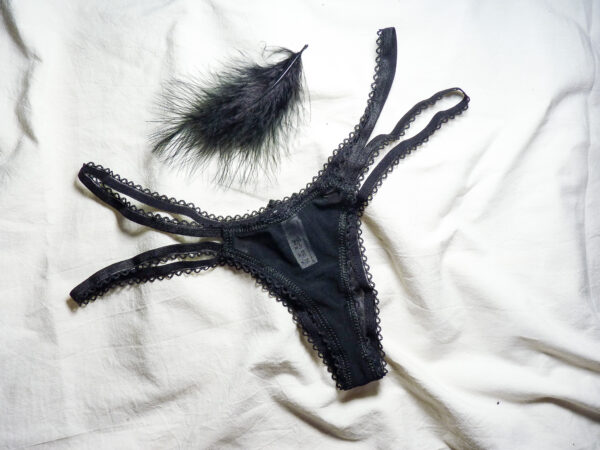 Tanga con tiras y encaje - Imagen 2